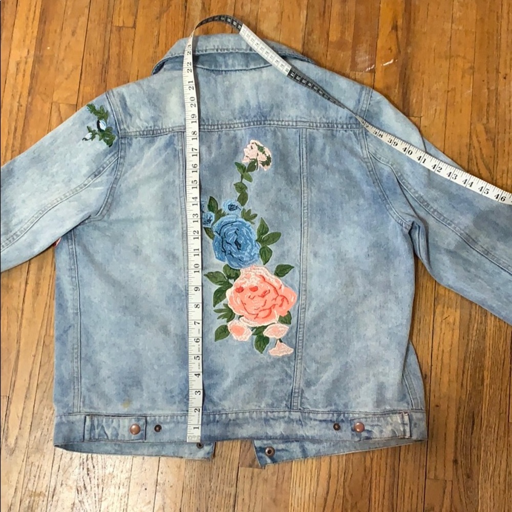 Denim jacket with floral embroidery - Picture 4 of 6